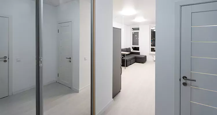 Modern Mirrored Closet Doors Repair in Bellview, FL